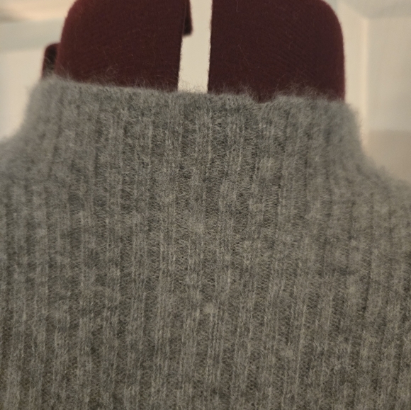 House Of Harlow Cashmere Ribbed Mock Neck Gray Sleeveless Top - Picture 3 of 9